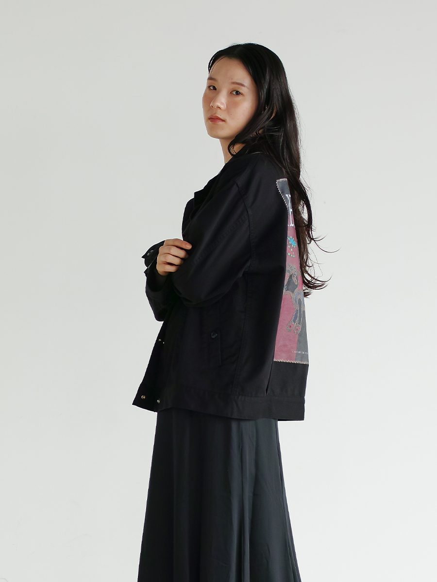 奥山優バックプリントブルゾン